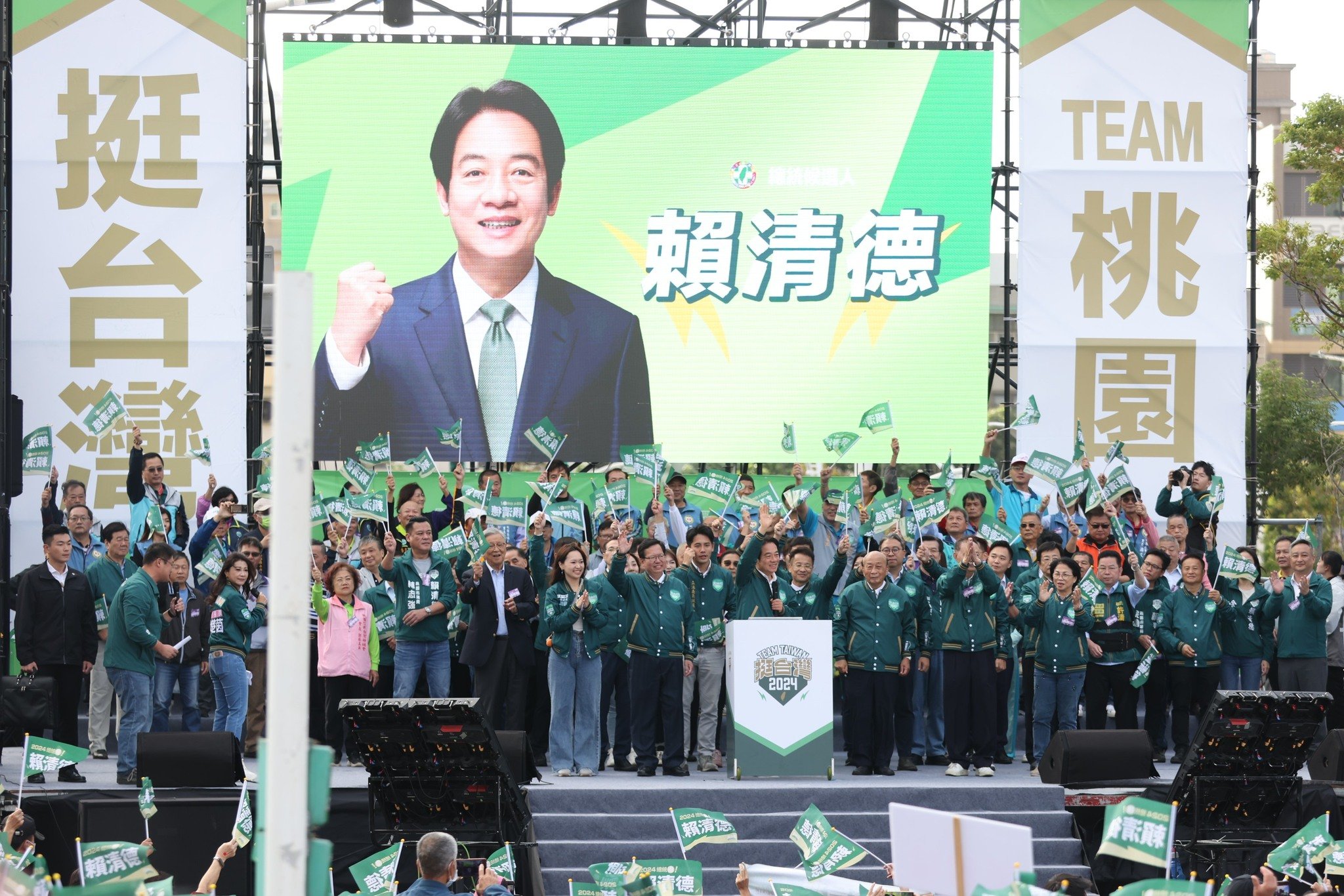 民進黨秘書長許立明指出,三腳督態勢下,侯友宜超車柯文哲,民調結構回到藍綠對壘狀態。資料照片