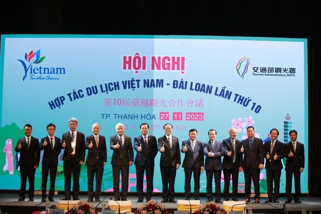 臺越貴賓共同見證第十屆臺越觀光合作會議（圖：交通部觀光署）
