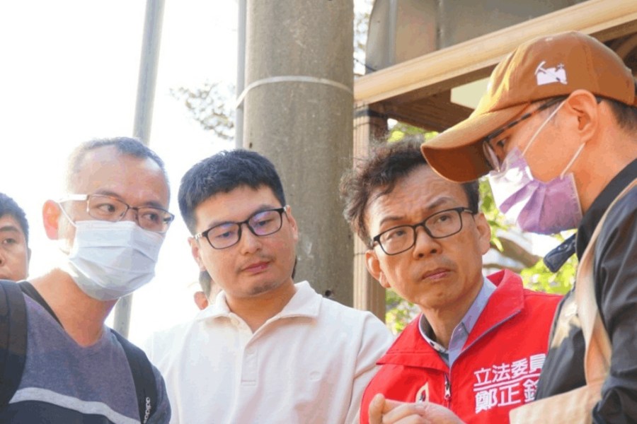 爆新竹市道路「行人地獄」踩空恐傷亡 鄭正鈐現勘爭取改善 205 照片來源:立法委員鄭正鈐