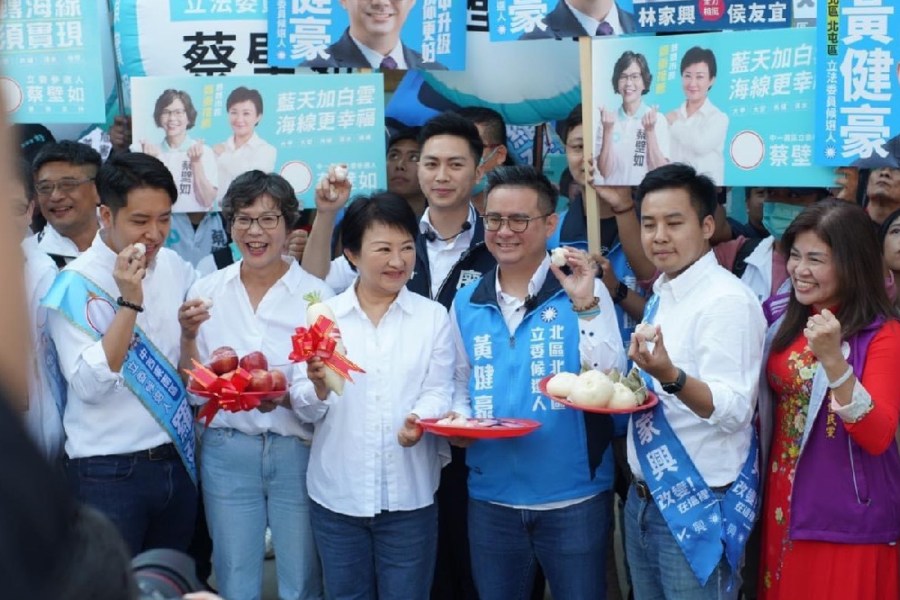 蔡壁如競總成立 盧秀燕、柯文哲助選不同台 民眾黨巧妙避爭議 215
