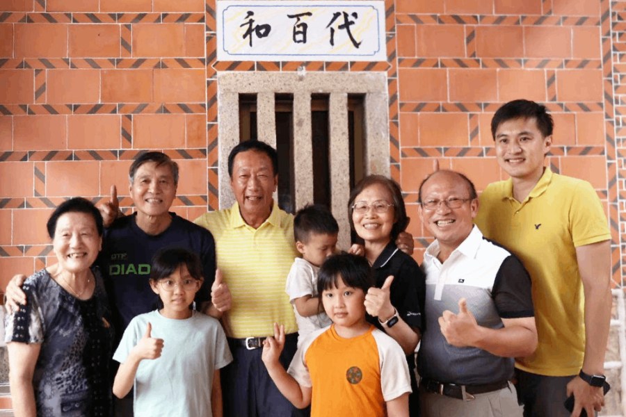 侯友宜幾乎天天Call郭台銘?精神醫師揭先打趴資產價格再低價買下 217 照片來源:郭台銘臉書