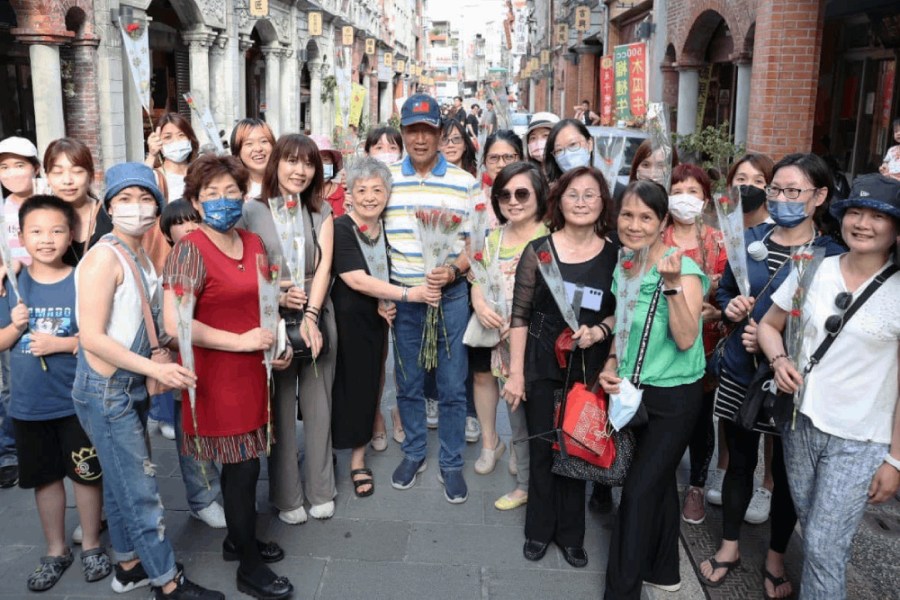 粉絲嘆沒郭可投真可惜!郭台銘多年捐款助人、救人善舉這裡看 221 照片來源:郭台銘臉書
