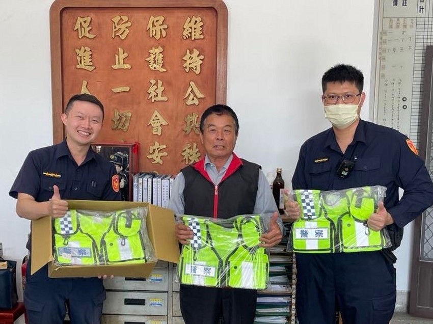 重視員警執勤安全性 和心所警友贈反光背心