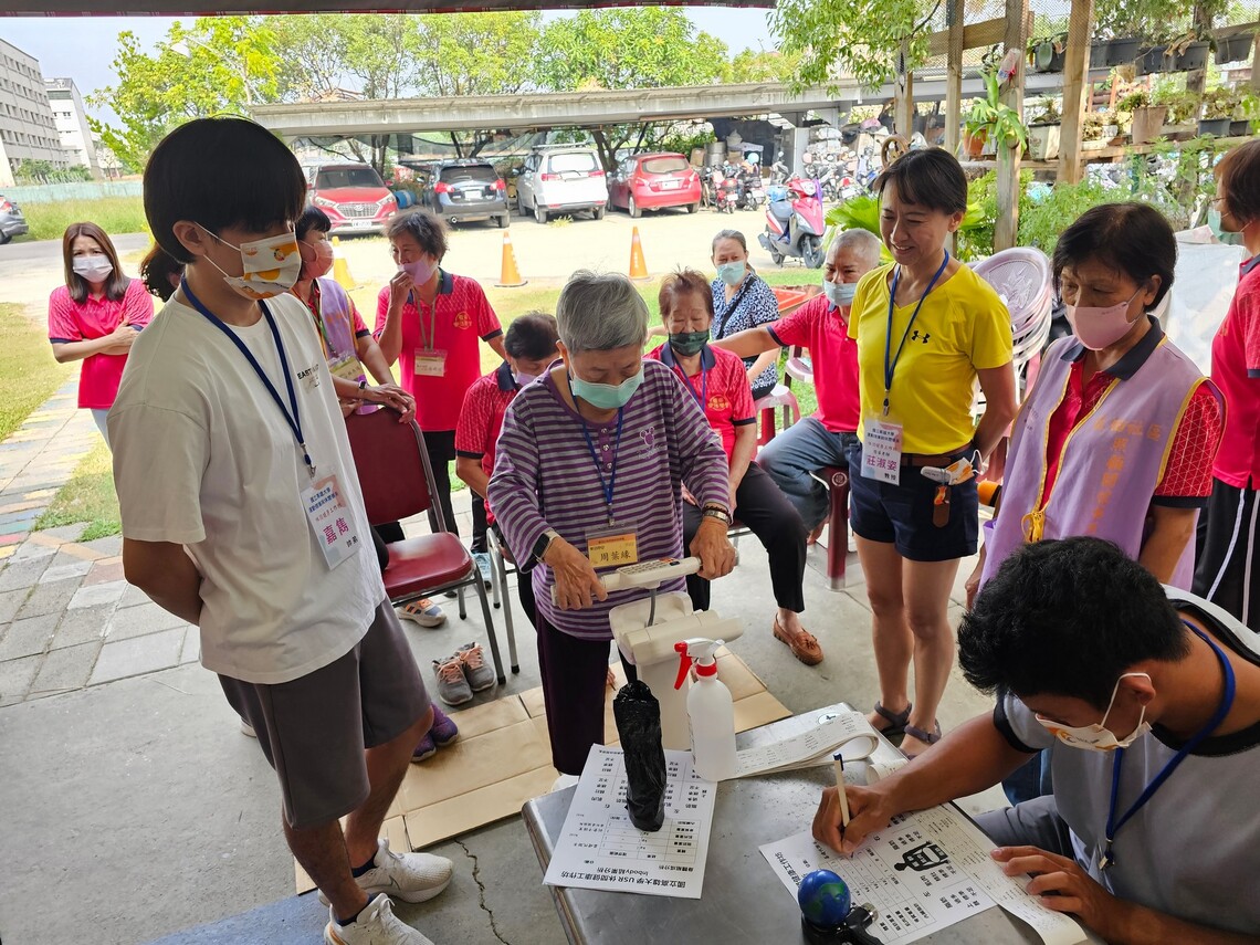 漾新聞|高大學生為社區長者檢測InBody 還有客製化建議 阿公(嬤)好樂!