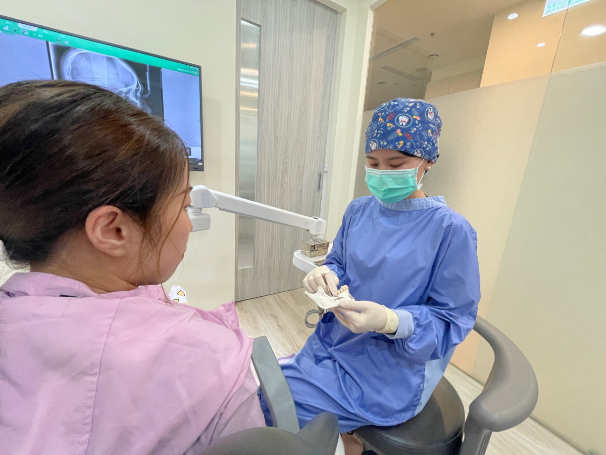 矯正專科葉映彤醫師建議,當上下顎關係無法透過矯正改善時,就需要正顎手術的介入。