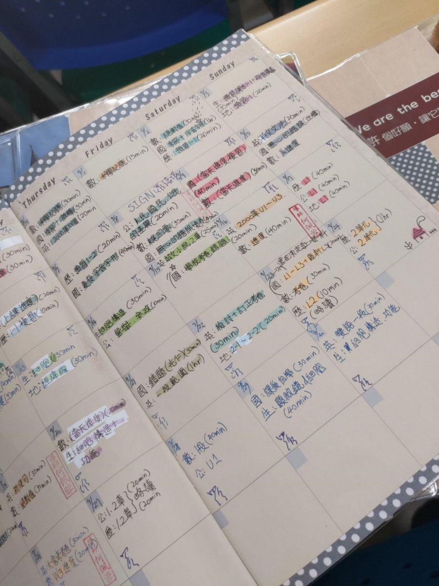 育豪的老師們強調依據孩子個別的情況,從國七開始培養他們安排自己的讀書計劃,幫助自己突破學習瓶頸。(圖/林老師提供)