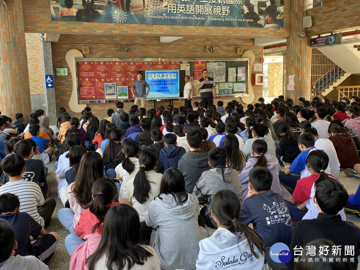 雲林縣警局少年隊入校宣導反詐意識／警方提供