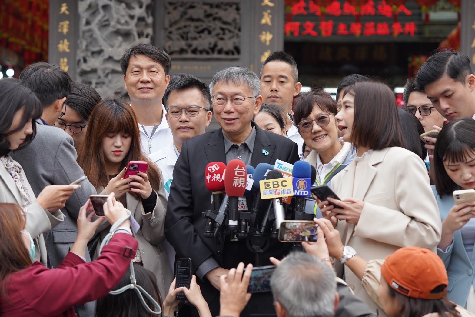 台灣民眾黨總統參選人柯文哲今天到新竹,和妹妹柯美蘭同台。台灣民眾黨提供