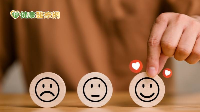 她長期肩膀疼痛竟是「兒時記憶」惹禍! 尼爾森醫師揭開情緒密碼