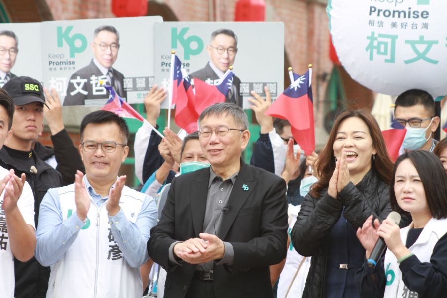 【觀察】登記後首站起手式 柯文哲返鄉拜票 成婆媽殺手反應熱烈 232 柯文哲赴湖口拜票,受到熱烈歡迎。(方炳超攝)