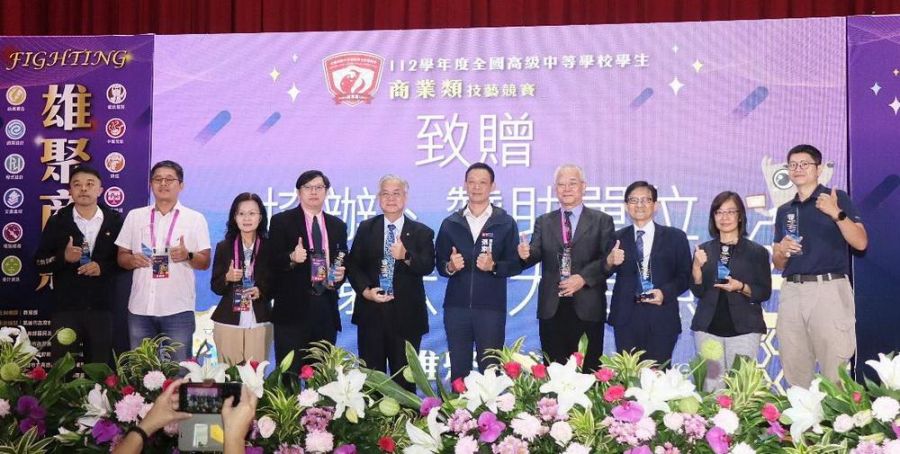 全國商業類技藝競賽頒獎103座金手獎 雄商、三民家商學生獲英文、中餐烹飪第二名