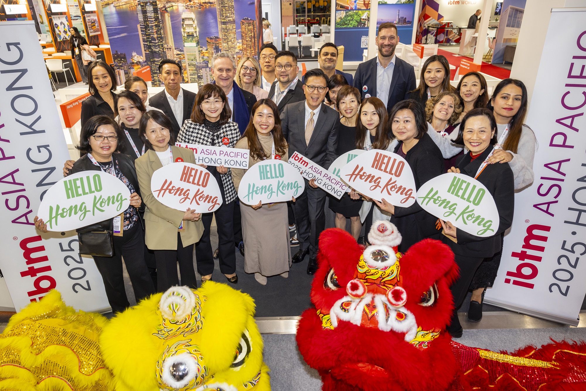 香港代表團在香港展位慶祝 IBTM Asia Pacific 2025落實在港舉行。
