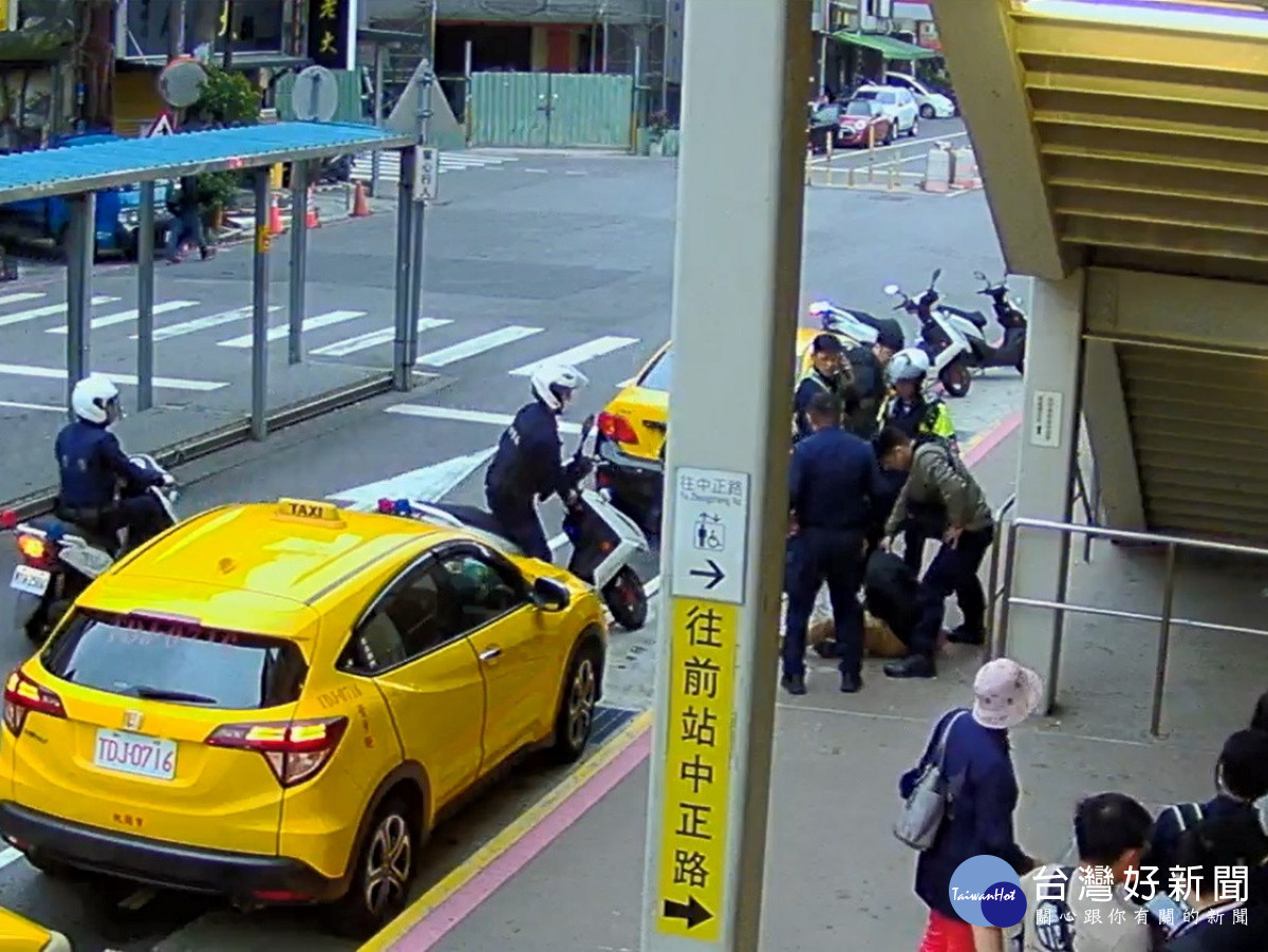 中壢警上班途中目擊搶案,機警尾隨6分鐘內破搶案。