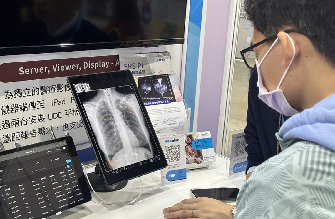 小港醫院參與醫療科技展 遠距醫療服務落地偏鄉