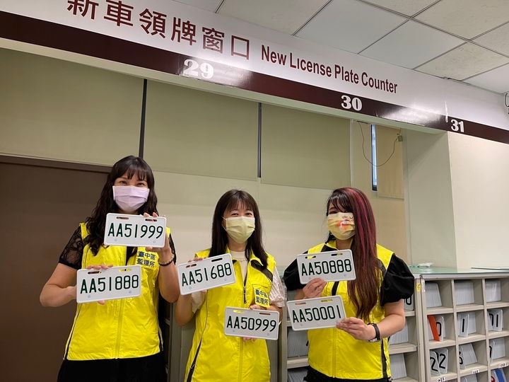微型電動二輪車掛牌免規費 優惠措施即將到期截止（圖：交通部公路局）