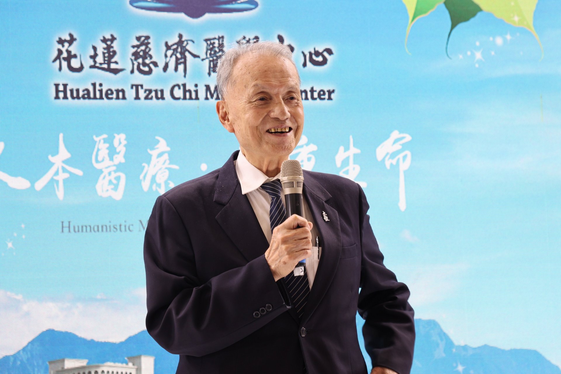 慈濟醫療法人執行長林俊龍指出,醫療最重要的,是能夠快速傳遞與整合正確的資料,尤其腎臟病病人有許多併發症風險,更需要精準地監控與管理。