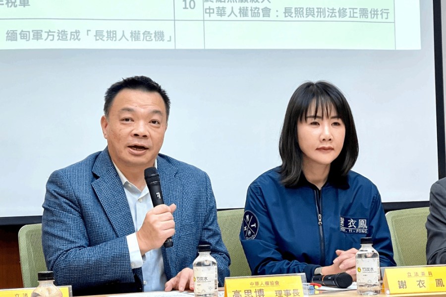 有影/【十大人權新聞3-2】民團轟調查官非法集體踐踏女教授人權 257 照片來源:CNEWS匯流新聞記者邱璽臣攝