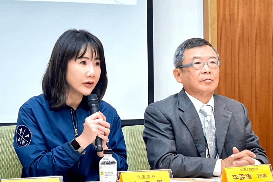 有影/【十大人權新聞3-2】民團轟調查官非法集體踐踏女教授人權 258 照片來源:CNEWS匯流新聞記者邱璽臣攝