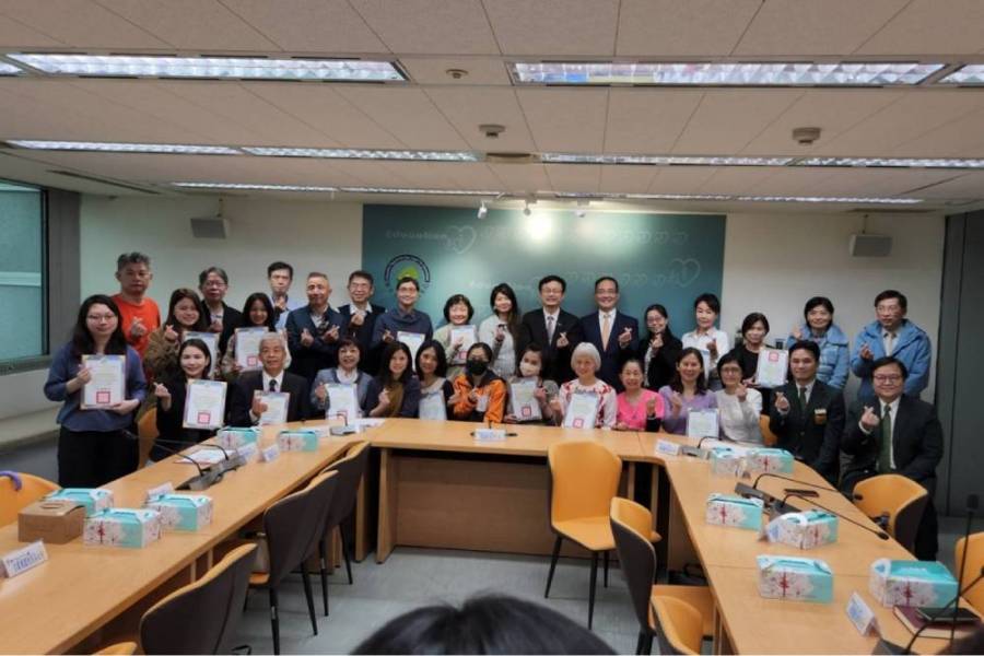 響應展臂關懷計畫 五泰教育基金會捐款百萬協助卓越清寒學生 238 響應展臂關懷計畫 五泰教育基金會捐款百萬協助卓越清寒學生 237