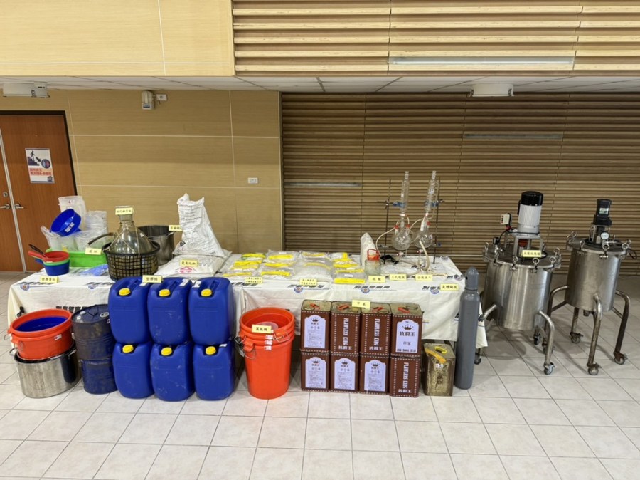 深山獨棟別墅藏製毒工廠 警逮2嫌查獲逾百公斤安毒 226 cnews204231201a14