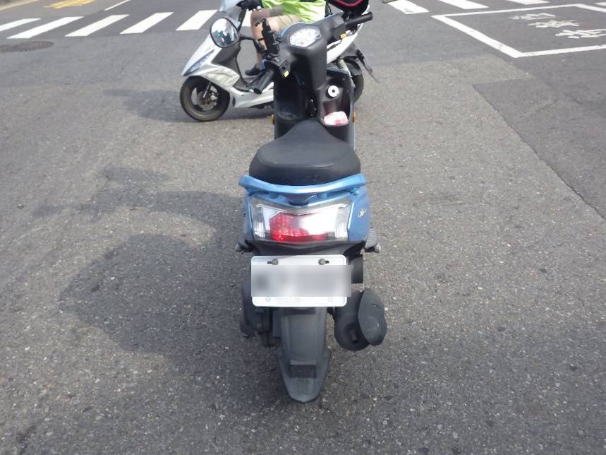 轉彎車肇事逃逸 警調帶積極查緝犯嫌