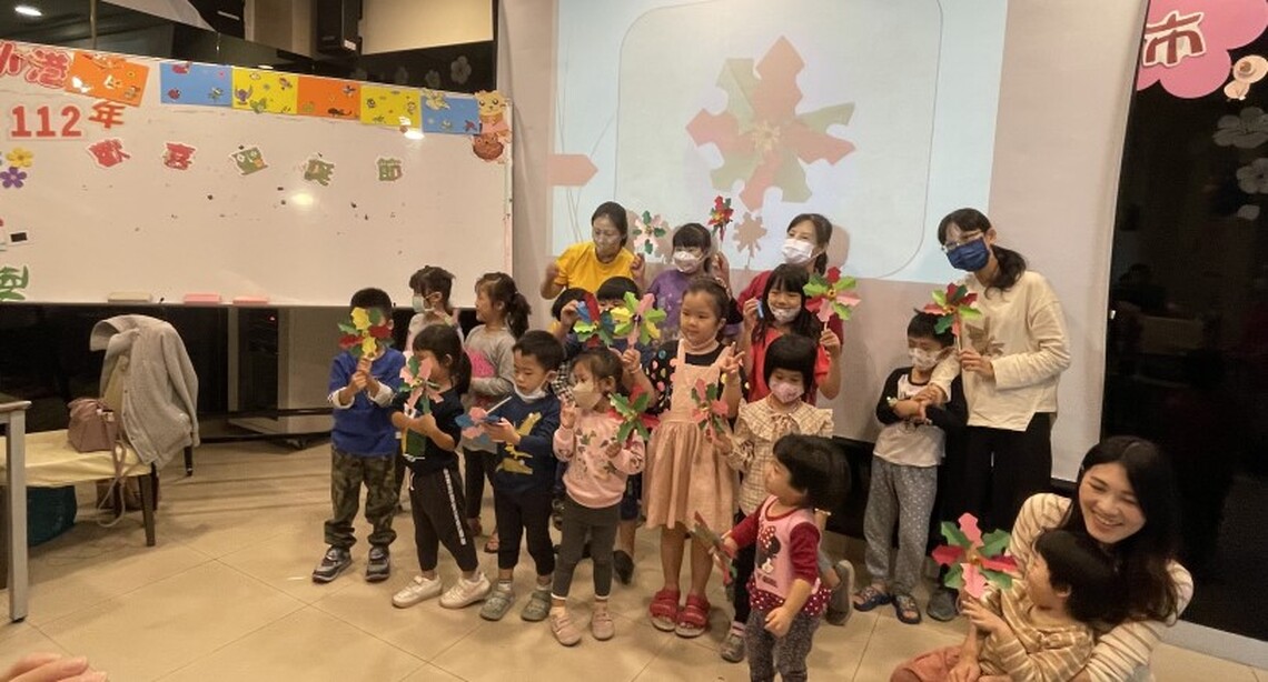 高市圖小港分館與社區親子歡喜聖誕節
