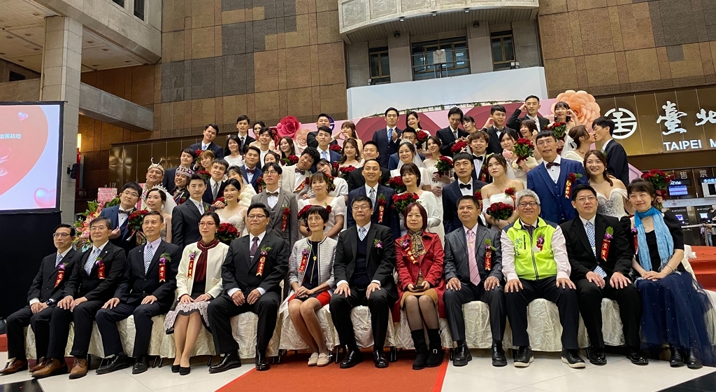 112年臺鐵集團結婚典禮大合影（記者黃楸玲／攝影）