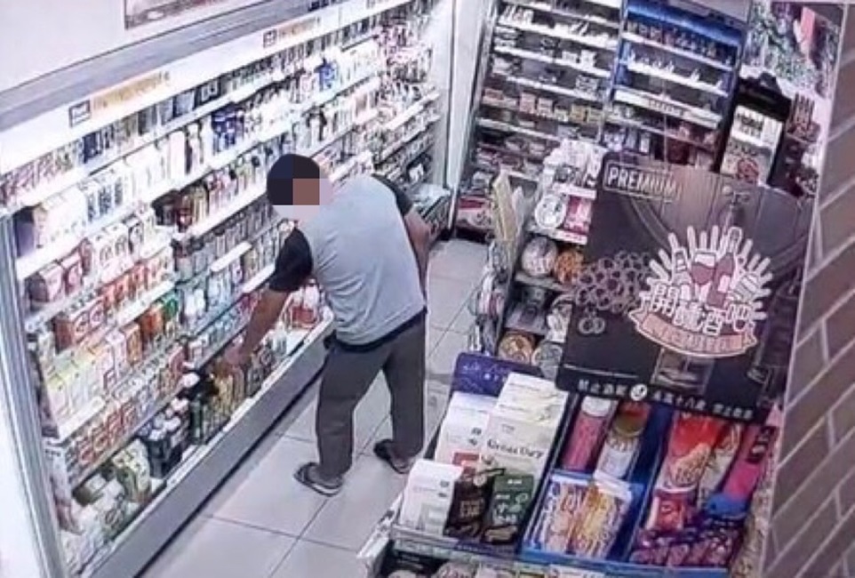 ▲圖說:男子趁著超商店員盤點貨品時,竊取茶葉蛋和果汁後快速離去 (圖/台中市政府提供)