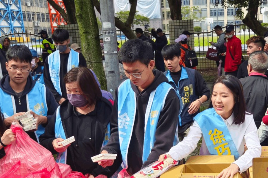 嗆不是被民進黨嚇大的 徐巧芯續發「政治界愛馬仕」購物袋及壽麵 286 照片來源:徐巧芯臉書