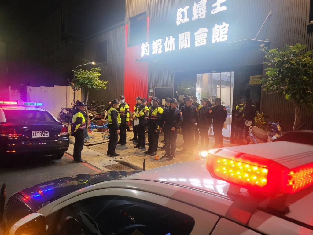 警方針對易聚集、肇事地點加強臨檢。
