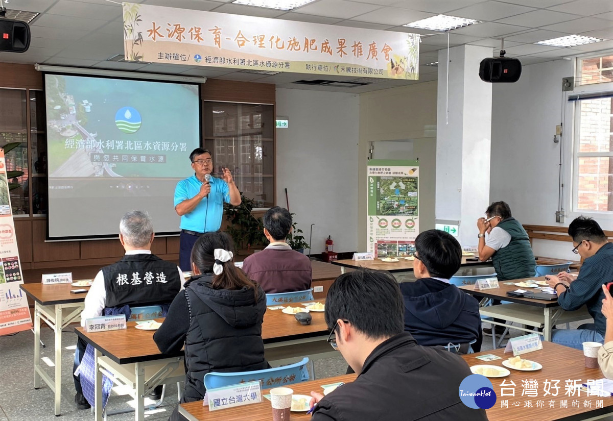 農民代表葉日華分享合理化施肥經驗。<br /><br />