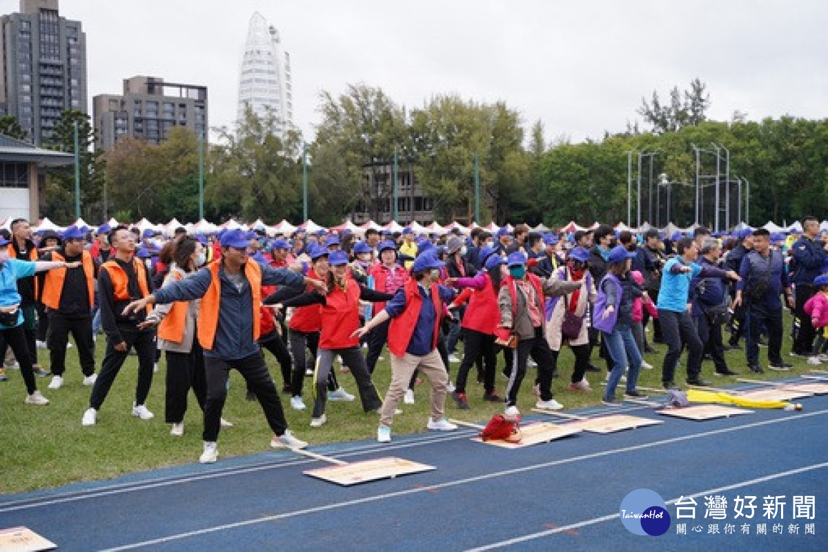 各企、產、職業工會及公司行號總計53隊組隊參賽,超過2,000人參與。<br /><br />