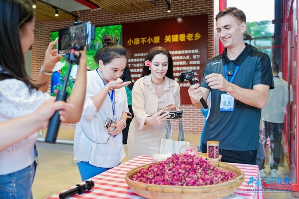 感知中國開放之姿,六十多位媒體記者和外籍網紅博主走進海南自由貿易港
