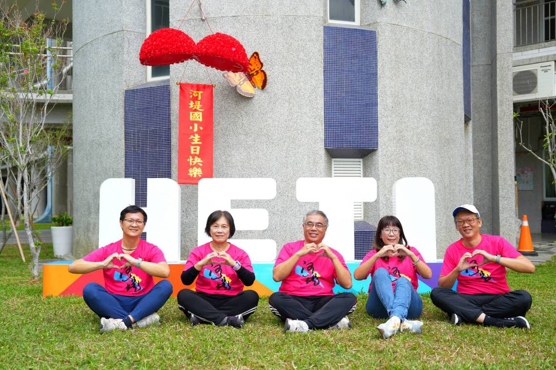 漾新聞|河堤國小10歲了 社區聖火傳遞遶境 願景HETI公共藝術揭幕