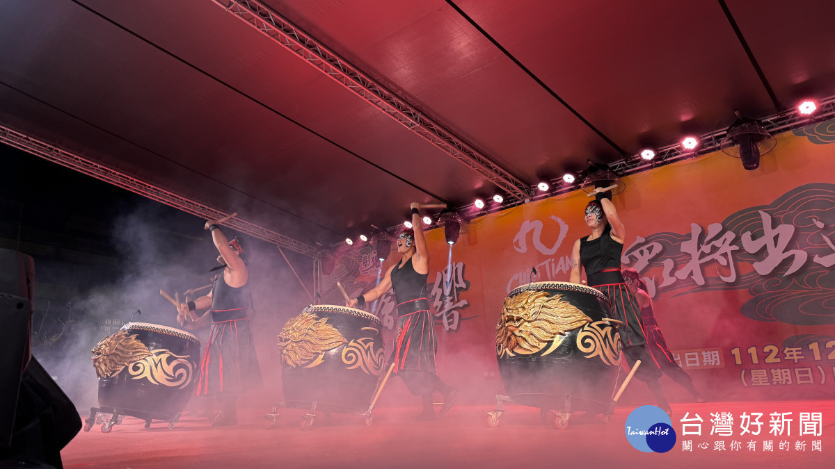 慶賀大村建鄉300年，九天民俗技藝團演出「廟會狂響」。圖／彰化縣政府提供