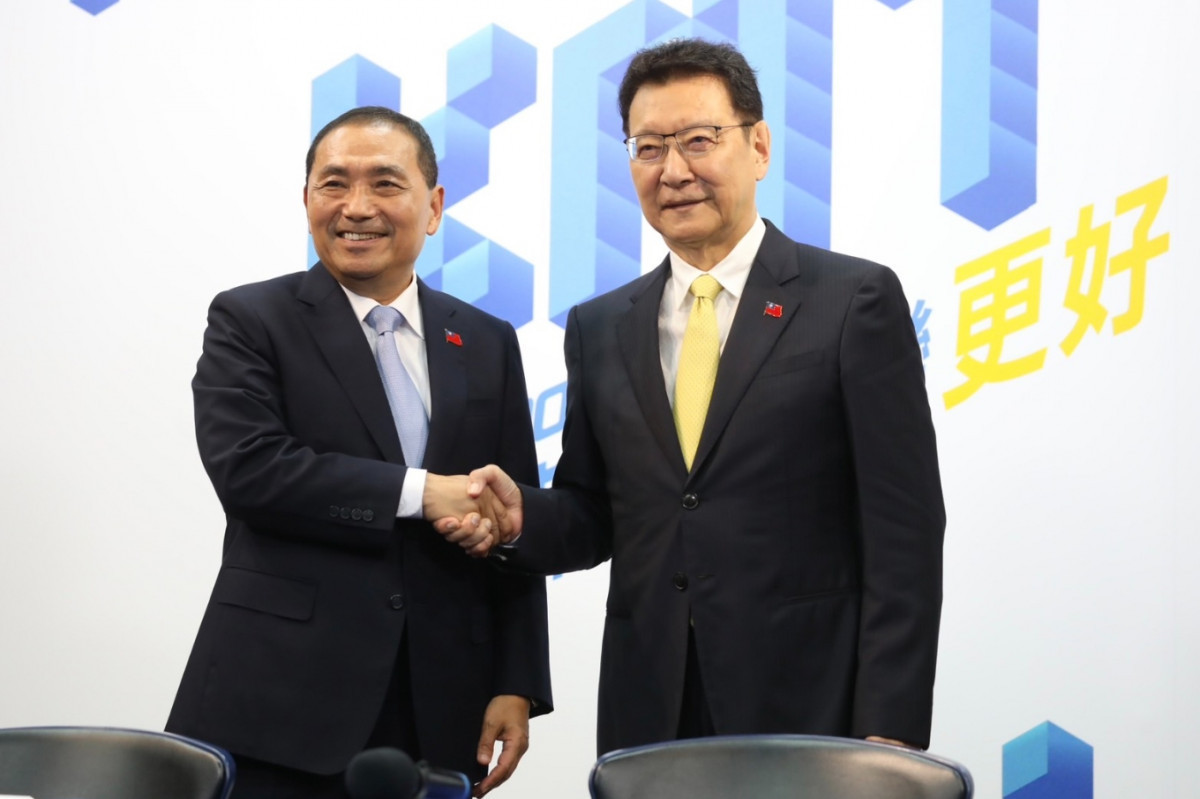 中國國民黨籍總統參選人侯友宜(左)與副總統參選人趙少康(右)(圖/資料照片,圖源:中國國民黨)