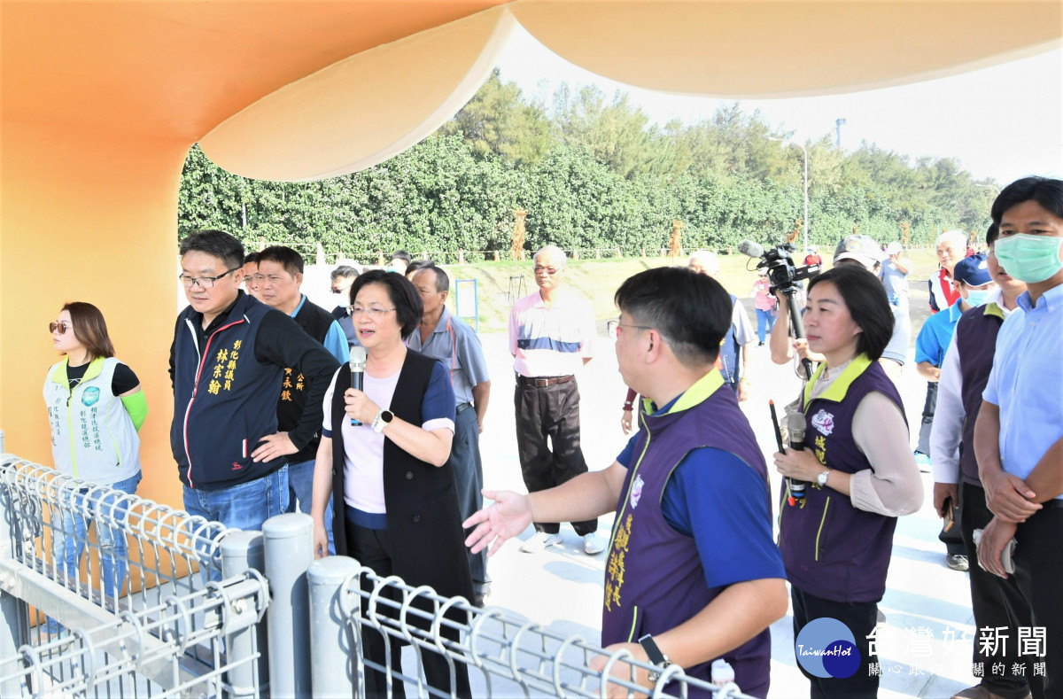 日前縣長王惠美視察西濱慶安水道旁新公園。圖／記者鄧富珍翻攝