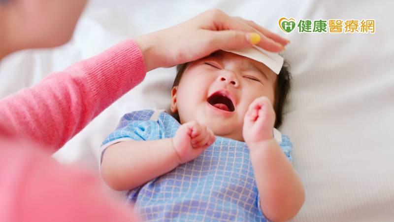 2個月大嬰發燒燒出腦膜炎 竟是「這1種腸病毒」誘發