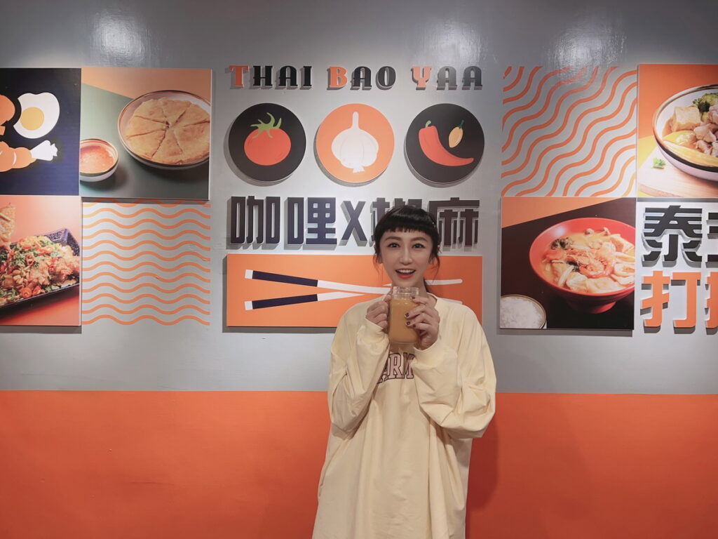 蔡允潔特別跑到新竹跟好友用餐之餘，也不忘發揮愛心，捐款給店家做備用餐。（圖ShaShin 提供）