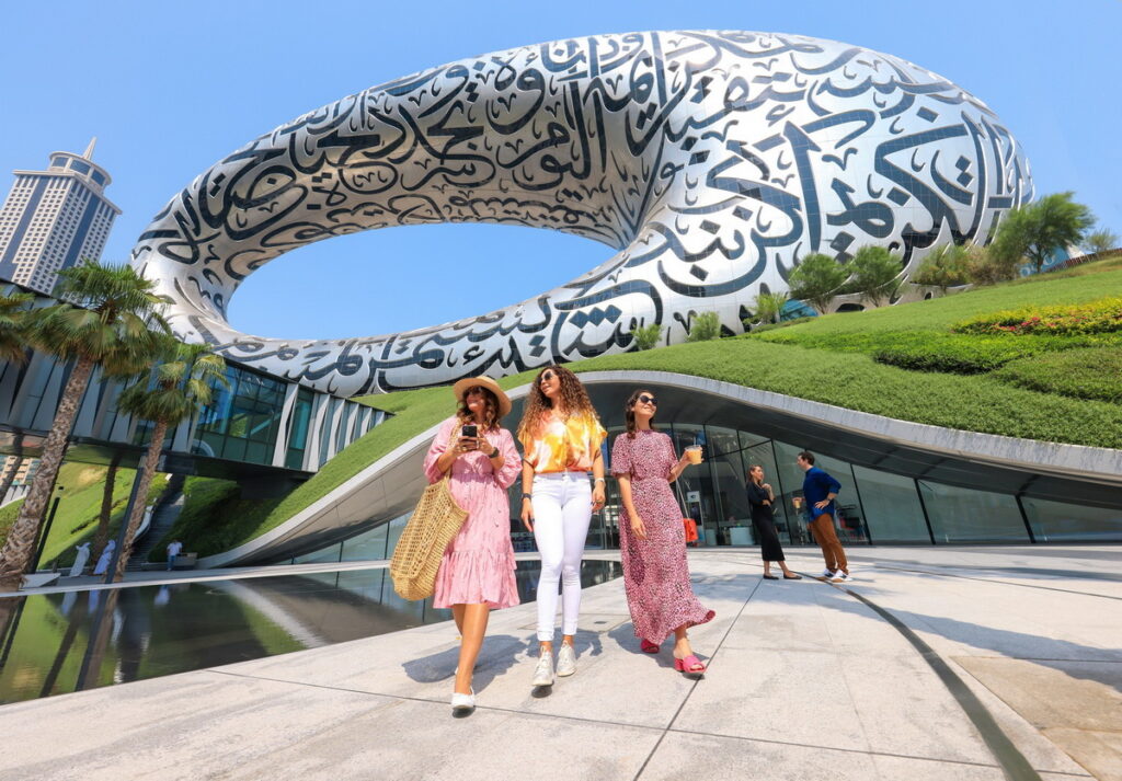 未來博物館被譽為「世界上最美建築物」，匯集科學、技術與創新的精華，讓參觀者可穿越至2071年，探索人類未來無限可能。(圖片取自杜拜經濟旅遊部)