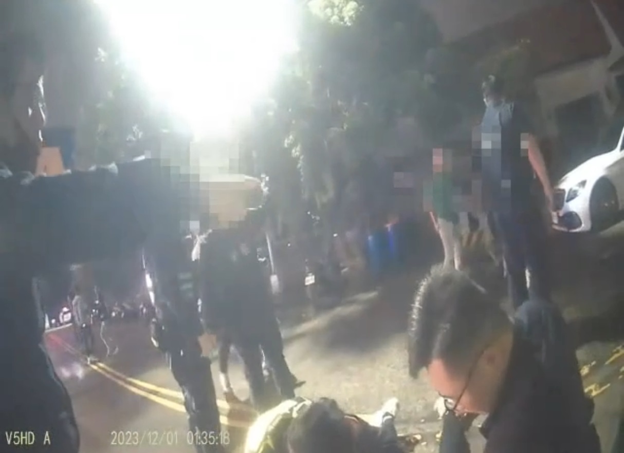 ▲圖說:杜男嫌友人敬酒口氣差,散場時藉酒意失控叫囂,遭警方壓制在地 (圖/台中市政府提供)