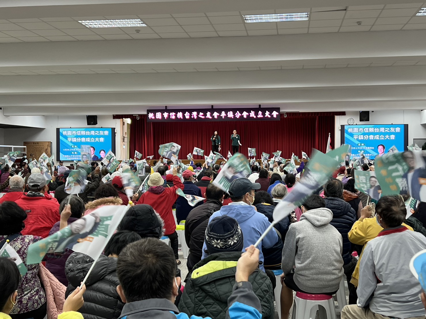 民眾踴躍參與,現場氣氛熱烈。(圖/桃園市信賴台灣之友會提供)