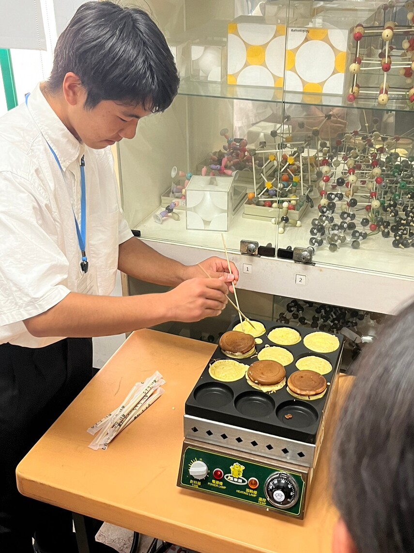 漾新聞|日本高校學生體驗做台灣紅豆餅 前鎮高中英日中三語學習