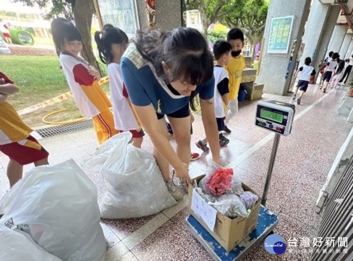 桃園市政府辦理「112年度校園廢乾電池暨資訊物品回收競賽」，成果相當豐碩。<br /><br /> 