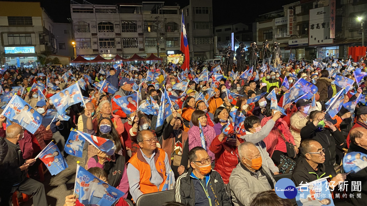 立委候選人楊瓊瓔成立后里聯合競選總部,並舉辦民歌之夜晚會,湧入2千多粉絲重溫經典金曲。