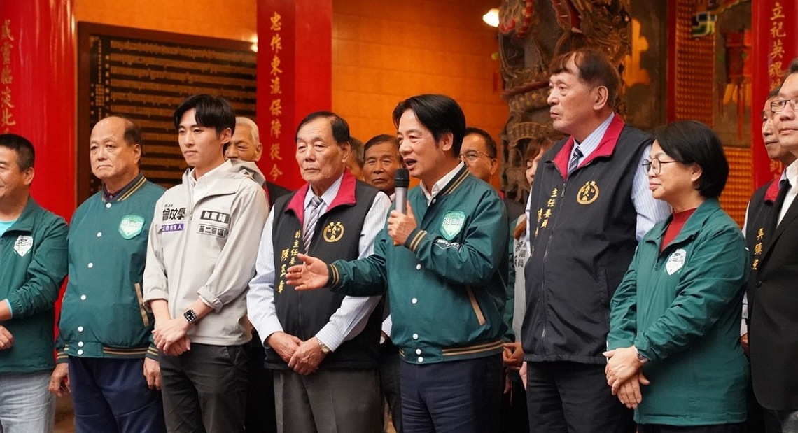同赴頭份義民廟參香     賴清德：曾玟學代表苗栗未來的希望