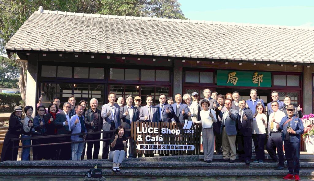 東海大學佇立超過一甲子的東海郵局重新修復，鏈結校內外資源，成立「LUCE_Shop_&_Café」東海路思義文創商品咖啡館。（圖/東海大學提供）