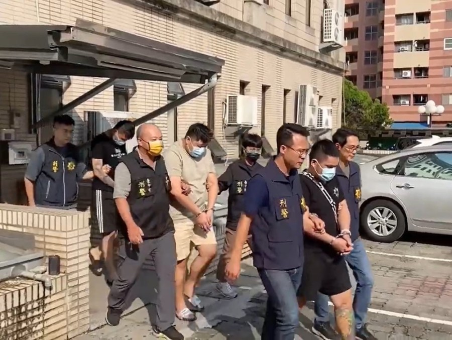 假公務簡訊騙信用卡資料 盜刷禮券精品再轉售得手逾六百萬元 211 cnews204231205a03