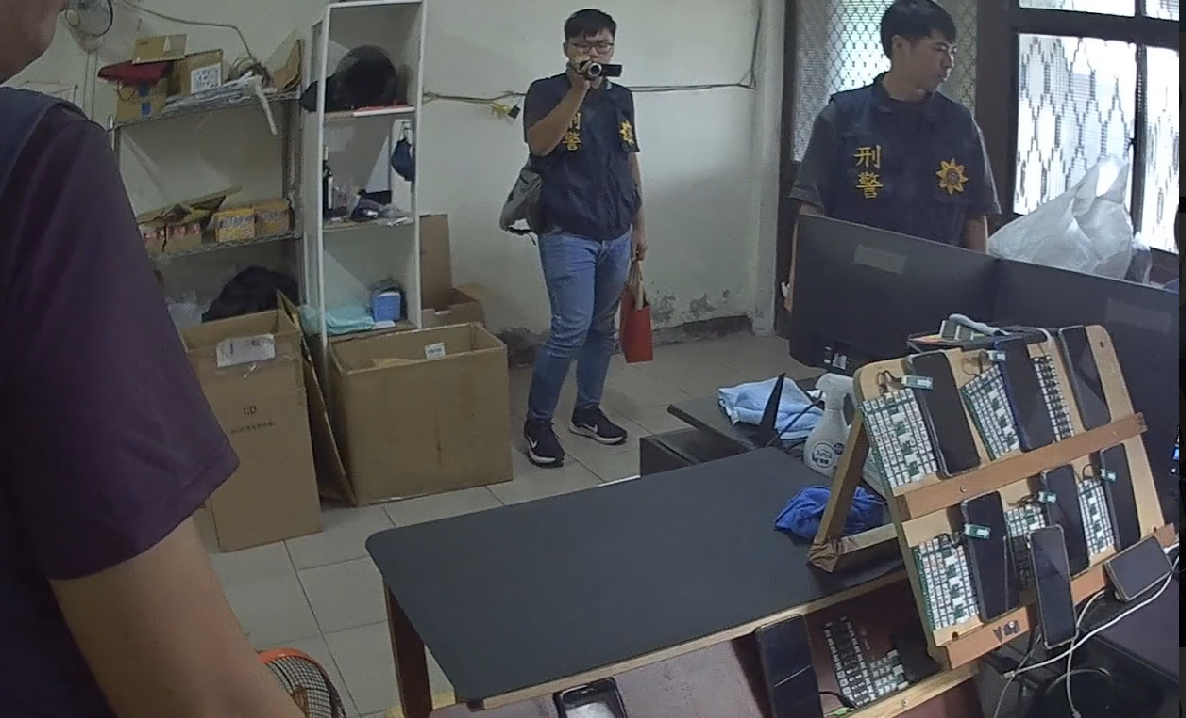專案小組查獲貓池機房。（記者徐煜勝翻攝）