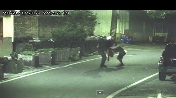 徒刑20年毒品通緝犯與警激烈搏鬥 遭警噴辣椒水合力制伏